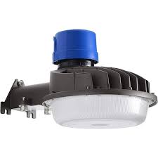 LED Parking Lot Light with Built-in Photocell, 40W, 5000K, 5,200 Lumens, 100-277 VAC - Hyperdealss